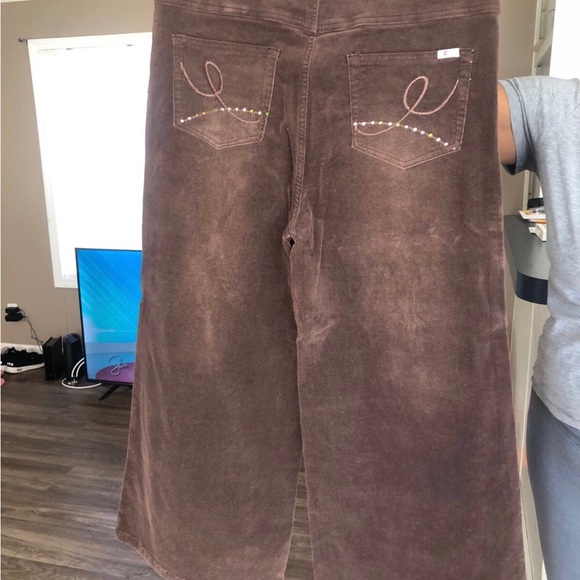 Brown Jeans - Picture 2 of 4
